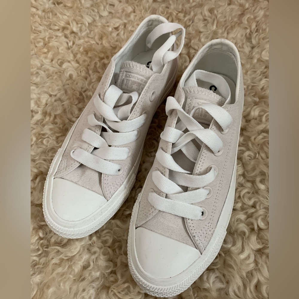 Converse ivory suede texture low top sneakers